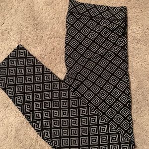 PINK black and white pattern leggings